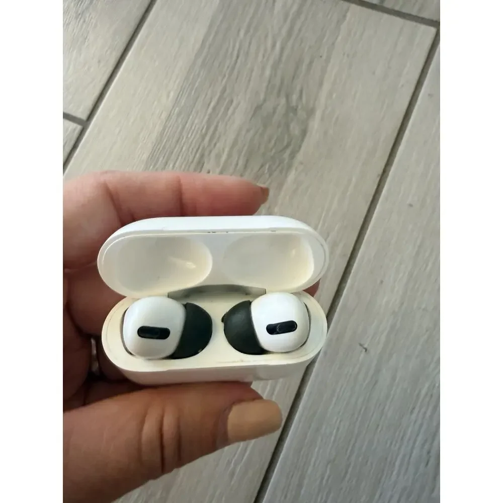 Apple AirPods Pro 2nd Generation USB-C full set MTJV3AM/A USED CC